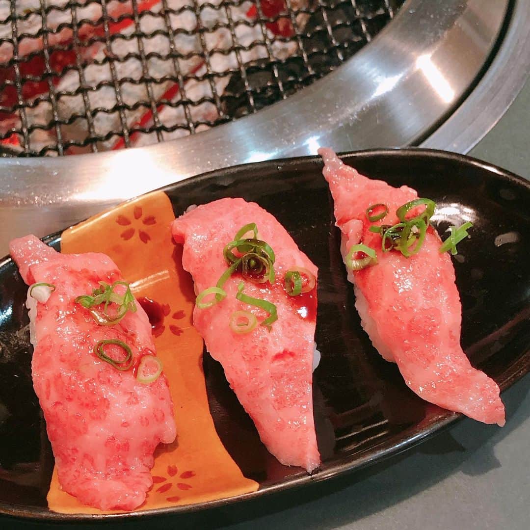 悠以さんのインスタグラム写真 - (悠以Instagram)「#肉のお寿司 #肉寿司 #牛肉」9月16日 22時12分 - yui.yuicomp