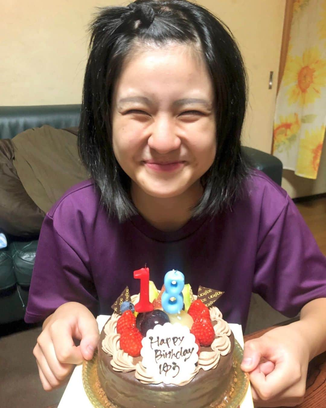 Tammyさんのインスタグラム写真 - (TammyInstagram)「娘、  18歳のお誕生日、おめでとう 😊  リクエストの生チョコケーキと、タコ焼きパーティー  今年も一緒に過ごせて感謝です。  元気でいてくれて、ありがとうね。  生まれてくれて、ありがとう。  色々な事があった18年やったけど、今思えばあっとゆーまやなぁ、、 . いつまでも笑顔のステキな女の子でいてね♡  ずっと応援してるよ。  愛を込めて♡  #Tammy #Tammyyanen #photo #シンガーソングライター #唄 #singer #songwriter #artist  #music #恩学 #想い #art #live #love #life #daughter #娘 #18歳 #18th #birthday #Happy #congratulations #誕生日 #おめでとう #家族 #family #子供 #child #愛してる #ありがとう」9月16日 22時18分 - tammyyanen