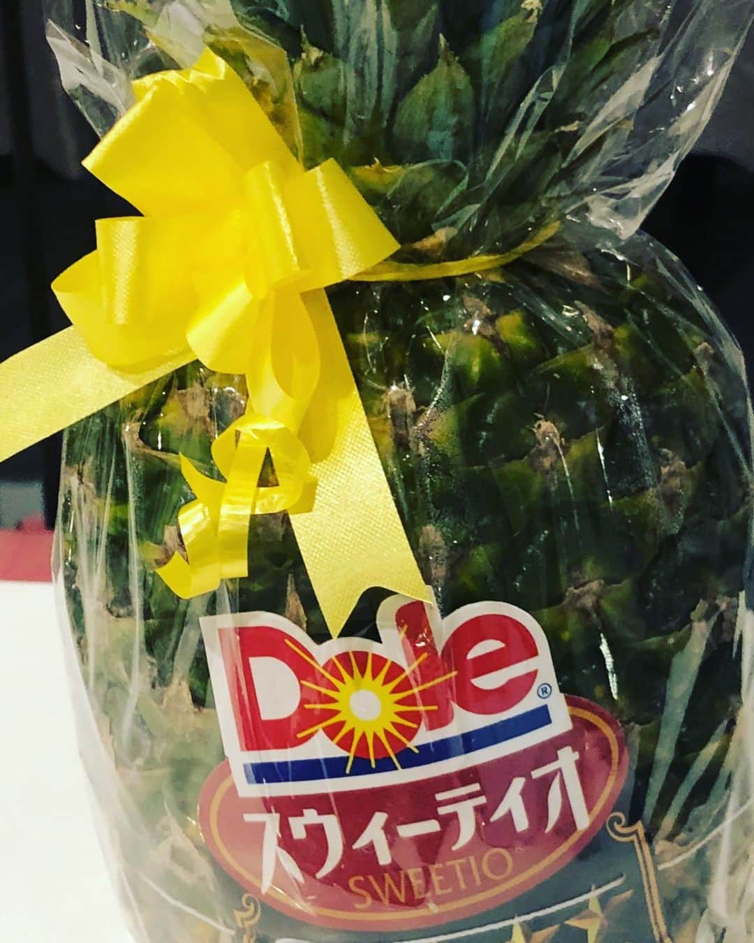 森下俊のインスタグラム：「パイナップル🍍 川崎フロンターレさんから頂きました。 フロンターレには1年しか在籍してなかっしケガで試合も数試合しか出てなかったのにこういうお心遣いに本当に感謝です。 ありがとうございます。 リーグ戦も残りわずかです。 今こそジュビロファミリーが一つになりリーグ戦を戦いましょう。 #パイナップル #川崎フロンターレ #ジュビロ磐田」