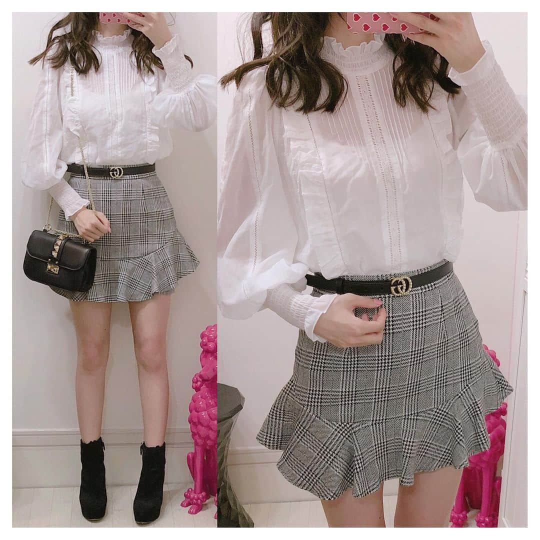 おまみのインスタグラム：「＊﻿ ＊﻿ coordinate 。♡﻿ ﻿ ﻿ 1post﻿ tops:snidel﻿ skirt:snidel﻿ shose:miumiu﻿ bag:valentino﻿ ﻿ ﻿ 2post﻿ bag:gucci﻿ ﻿ ﻿ @snidel のスカートやっぱり可愛い 。♡﻿ ﻿ #coordinate #code #outfit #ootd #wear #fashion #コーディネート #コーデ #コーデ記録 #ファッション #ファッションコーデ #おまみ服 #snidel #スナイデル #gucci #guccibelt #グッチ #グッチベルト #miumiu #ミュウミュウ #チェックスカート #ミニスカート #秋服コーデ #秋服 #valentino #valentinobag #フリルブラウス #snidelコーデ #guccibag #グッチバッグ」