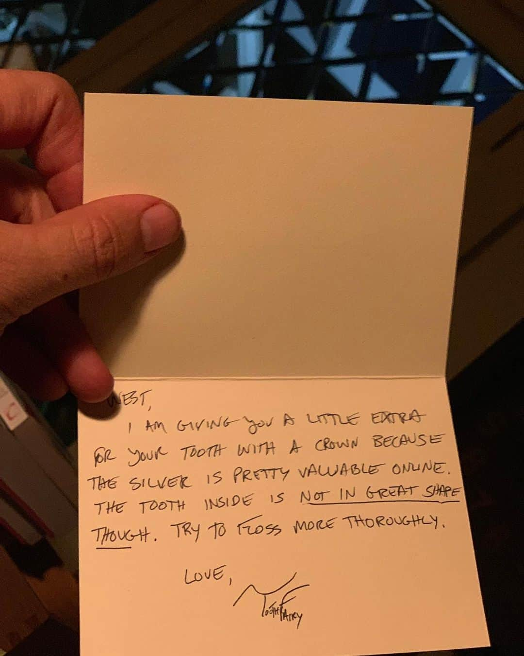 ミーシャ・コリンズさんのインスタグラム写真 - (ミーシャ・コリンズInstagram)「West lost a rotten molar with a metal crown and the tooth fairy came for it last night. This is the note she left.」9月16日 22時28分 - misha