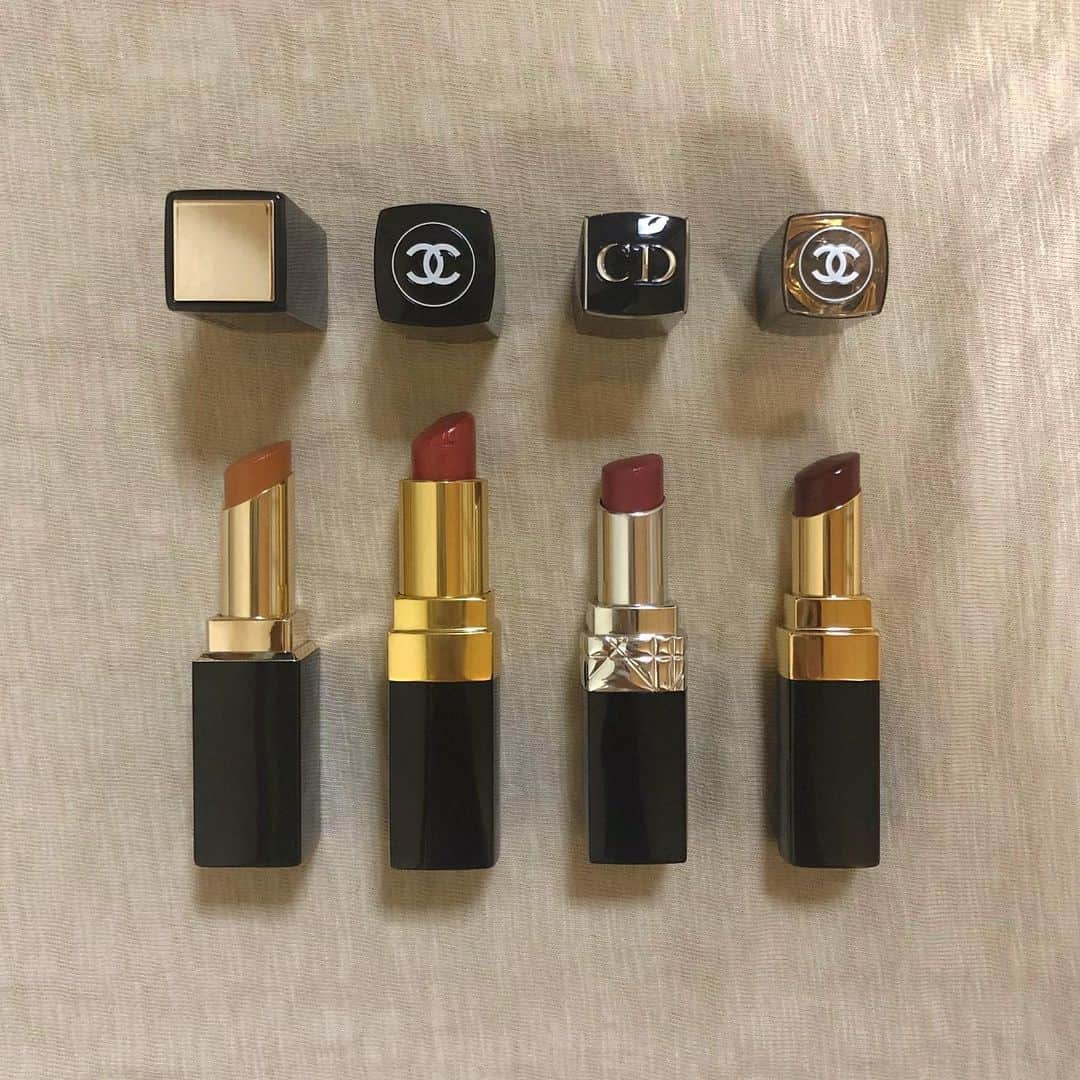 のインスタグラム：「ㅤㅤㅤㅤㅤㅤㅤㅤㅤㅤㅤㅤㅤ ㅤㅤㅤㅤㅤㅤㅤㅤㅤㅤㅤㅤㅤ 秋のお気に入り❤︎💄 ㅤㅤㅤㅤㅤㅤㅤㅤㅤㅤㅤㅤㅤ 左から 【SUQQU】#モイスチャーリッチリップスティック 12 ㅤㅤㅤㅤㅤㅤㅤㅤㅤㅤㅤㅤㅤ 【CHANEL】#ルージュココ 418 ㅤㅤㅤㅤㅤㅤㅤㅤㅤㅤㅤㅤㅤ 【Dior】#ルージュディオールボーム 760 ㅤㅤㅤㅤㅤㅤㅤㅤㅤㅤㅤㅤㅤ 【CHANEL】#ルージュココフラッシュ 106 ㅤㅤㅤㅤㅤㅤㅤㅤㅤㅤㅤㅤㅤ ㅤㅤㅤㅤㅤㅤㅤㅤㅤㅤㅤㅤㅤ だいたいいつもその日の服に合わせて アイシャドウとリップのカラーを決めます♪ ㅤㅤㅤㅤㅤㅤㅤㅤㅤㅤㅤㅤㅤ ㅤㅤㅤㅤㅤㅤㅤㅤㅤㅤㅤㅤㅤ #リップ #秋コスメ #秋メイク #kanas_cosme #kanas_make #SUQQU #CHANEL #Dior ㅤㅤㅤㅤㅤㅤㅤㅤㅤㅤㅤㅤㅤ」