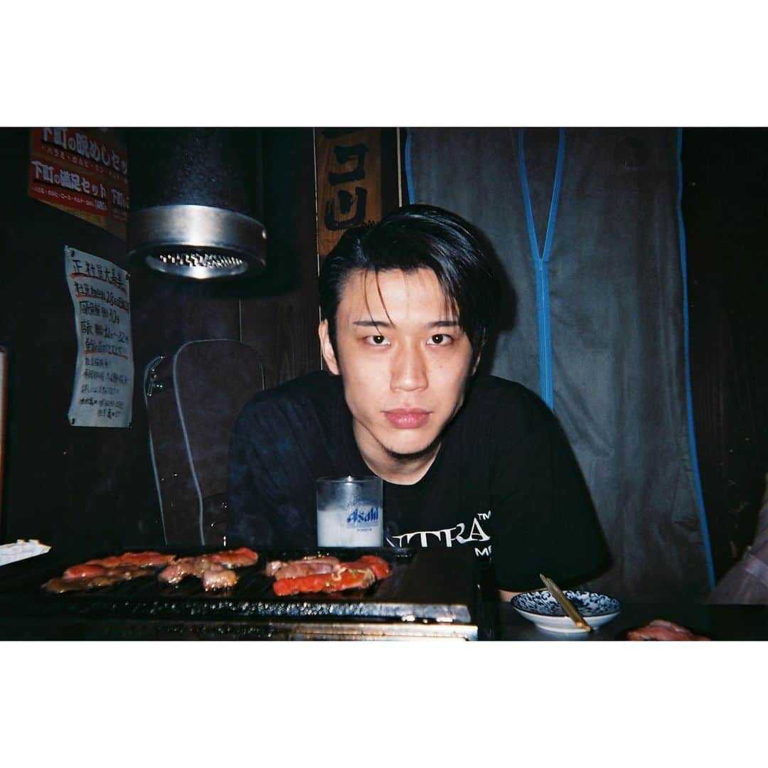 白山治輝さんのインスタグラム写真 - (白山治輝Instagram)「写ルンです現像した。夏の思い出シリーズ。 登場人物多め。いい写真🤳  #brianthesun  #theoralcigarettes  #04limitedsazabys  #haloat四畳半  #ハルカミライ #agefactory  #ヤバイtシャツ屋さん  #ジラフポット」9月16日 22時49分 - harukithesun