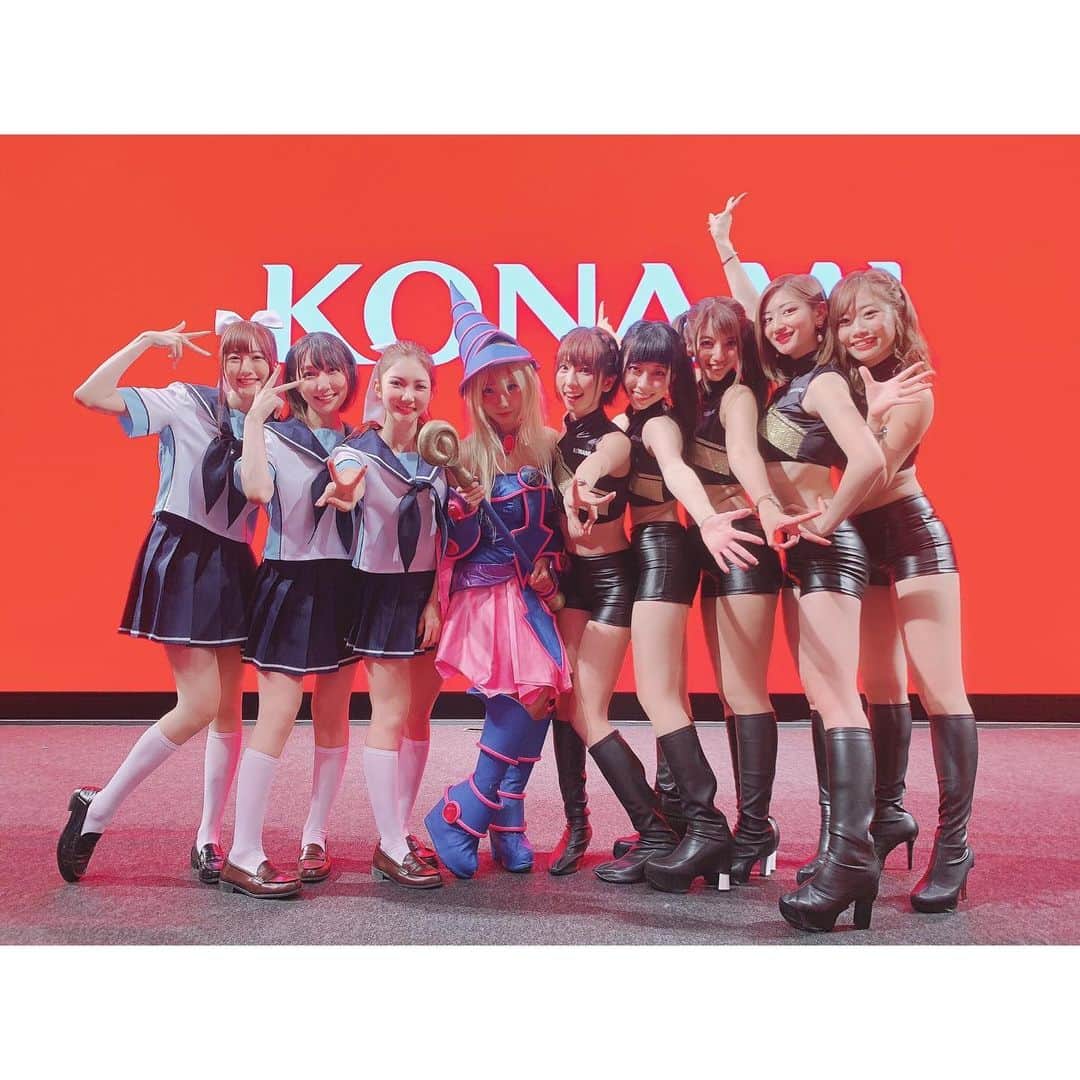 瀬谷ひかるのインスタグラム：「2019.9.12〜15  東京ゲームショウ2019、無事終了しました！！ KONAMIブースご来場頂いた皆様ありがとうございます☺️✨ 担当させて頂いたラブプラスEVERYコーナーも大盛況でした！ . TGSにコンパニオンとして参加するのは今年で2回目ですが、1年で1番人の情熱に触れられる場だなぁと思います😌 「これが好きだ！」と言わんばかりのキラキラした表情の方を見ると、こっちまで嬉しくなっちゃいますね！笑 . ただコーナーが狭い通路に面してることもあり、会いに来てくれた方とお話ししたり写真が撮れなかったのは唯一心残り😭😭申し訳ないです… . . 私自身ゲームやアニメが大好きなオタクなので、沢山の心踊る展示やステージを見たり、素敵なコンパニオンさんやコスプレイヤーさんを見て、本当に充実した4日間でした‼️✨ . ご来場頂いた皆様、忙しい中お気遣い頂いた関係者やスタッフの皆様、一緒に駆け抜けたコンパニオンのみんな、本当にありがとうございました‼️🥰 . . #TGS #TGS2019 #KONAMI #loveplus #cosplay #tgscosplay  #model #racequeen #anime #cosplaygirl #tgsコスプレ #東京ゲームショウ #東京ゲームショウ2019 #コナミ #ラブプラス #ラブプラスevery #高嶺愛花 #イベントコンパニオン #イベコン #コスプレ #コスプレイヤー #レースクイーン #モデル #ポニーテール #セーラー服」