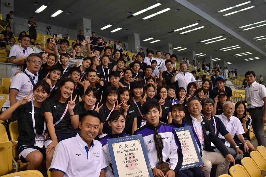 岸田真幸のインスタグラム：「茨城国体が終わりました🏊‍♂️ 東京都は5連覇で天皇杯を獲得しました🏆 この大会会場は僕が高校2年生のインターハイで泳いだプールです！ 約17年ぶりに泳いだのですごく懐かしかったです！  #いきいき茨城ゆめ国体 #V5 #天皇杯 #東京都チーム #teamTokyo #成年キャプテン #🙌 #水泳 #競泳 #swimming #岸田真幸 #MasayukiKishida #ツカサ電工 #ツカサドルフィン  #TSUKASA #TSUKASAdolphin」