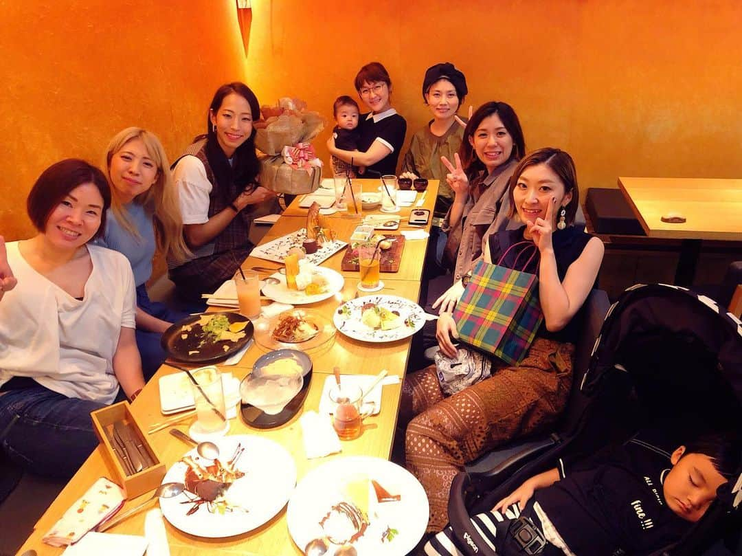 興梠友理さんのインスタグラム写真 - (興梠友理Instagram)「Happy reunion of climber girls💖 ・ 久々にこのメンバーで集まれたね🥰 楽しい時間はホントあっという間だったなー☺️ ・ あきよちゃんのオリンピック内定＆しーちゃんの誕生日のサプライズ祝いも大成功🎉👍 ・ あゆみっくすベイビーはみんなのアイドルだったね😍 ・ 色々報告したり相談しあえる大事な仲間に感謝🙌 ・ #クライマー女子会 #女子会#クライミング女子 #クライマー女子 #ボルダリング女子 #climbinggirls #girlsnight #girlsnightout」9月16日 23時12分 - yuri_rogi