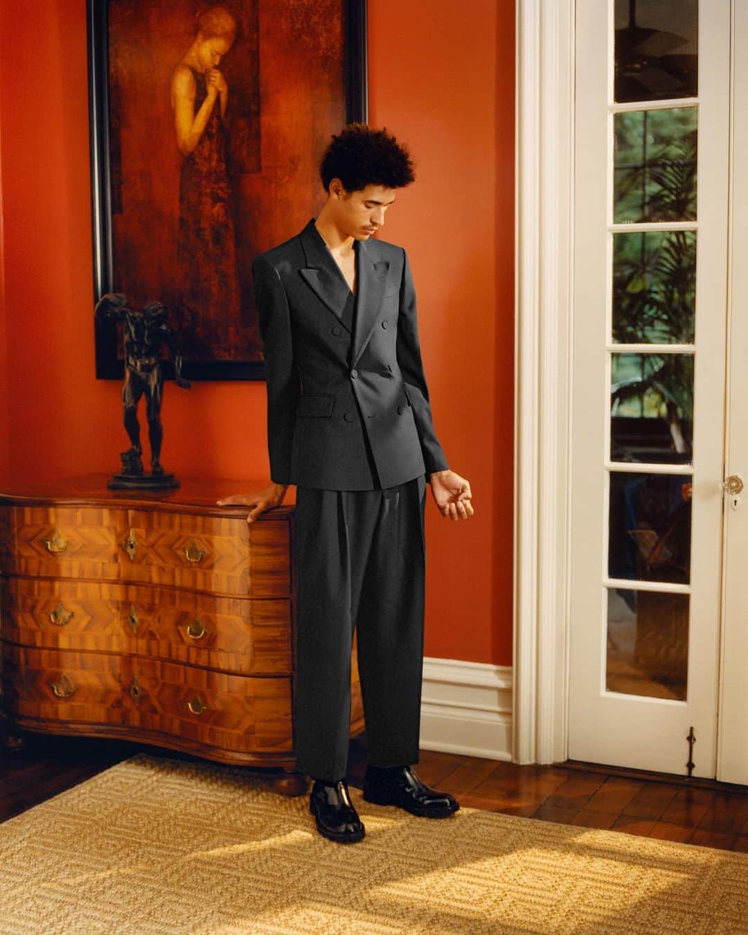 バーニーズ・ニューヨークのインスタグラム：「WHY NOT TRY: Ditch the shirt and tie altogether for a youthful take on traditional tailoring. This double breasted @driesvannoten is perfect for the fall trend as its wide lapel allows you to shed a little skin without exposing too much.  Photographed by: @samuelbradley」
