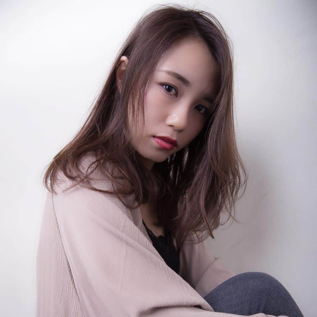 のインスタグラム：「染めてもすぐに色落ちる😢 これぐらいずっと保ちたい🤔 #サロンモデル#サロンモデル関西#モデル#ヘアスタイル#ロジカ」