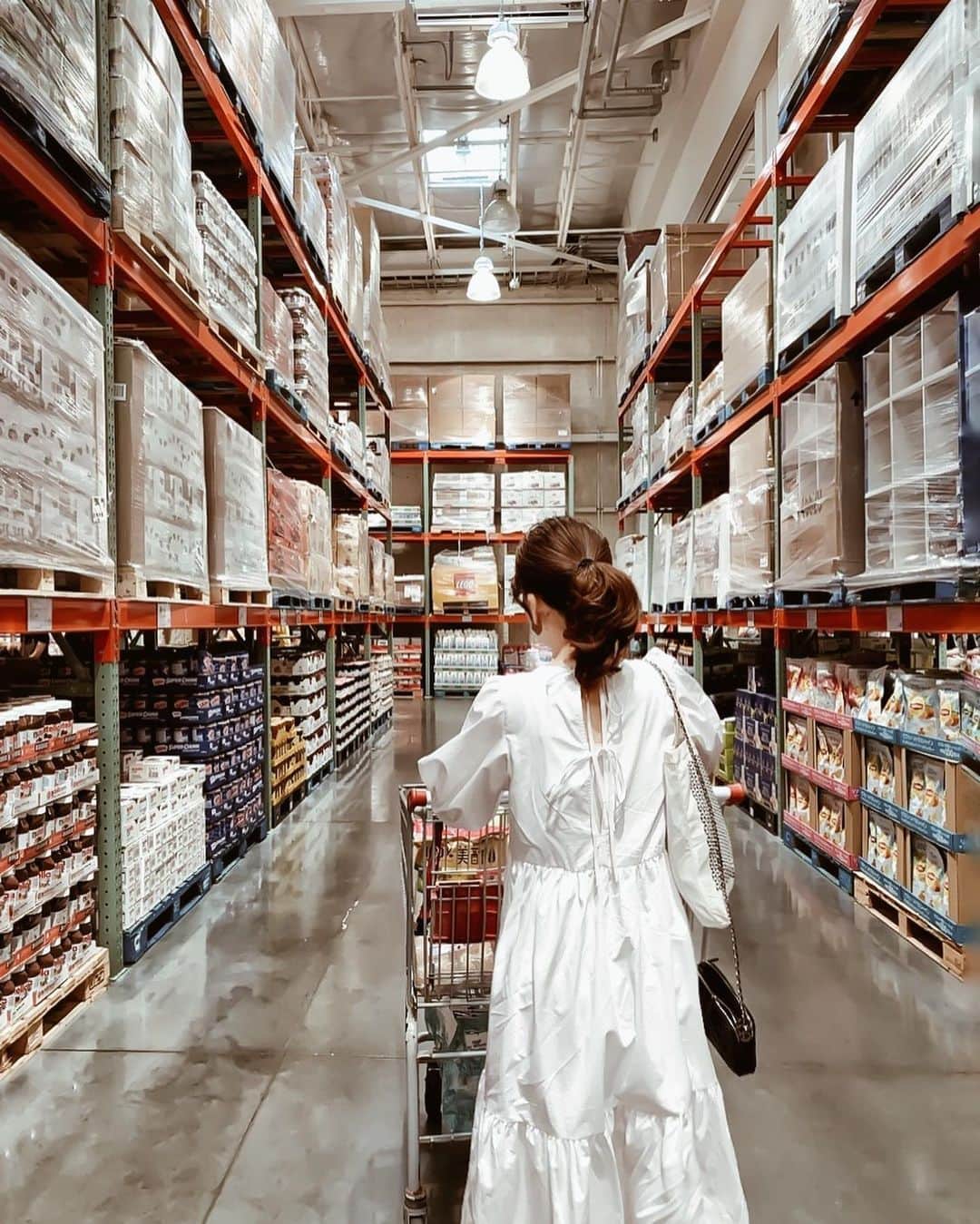 のインスタグラム：「🛒🛒🛒 3連休いかがでしたかー♡ 1日しかなかったオフは コストコへ🛒 ・ 完全に 食べ過ぎたなこりゃ𓃟 ༘ ༘⋆ コンブチャに謝りたい🙇‍♀️ ‥‥‥‥‥‥‥‥‥‥‥‥‥‥‥‥‥‥‥‥‥‥‥‥‥‥‥‥‥‥‥‥‥‥ #igersjp#loves_nippon#nipponpic_art#nipponpic_people#japan_of_insta#wonderful_place#amazingdestination#best_photogram#streetphotography#postcardsfromtheworld#postcardplaces#prettylittletrips#discoverearth#discoverjapan#nippon_pic#japan_focus#special_spot_#genic_japan#costco#コストコ#ワンピースコーデ#明日からダイエット倶楽部」