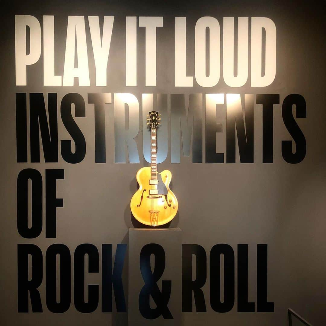 清水玲奈さんのインスタグラム写真 - (清水玲奈Instagram)「.Play It Loud Instruments Of Rock & Roll  #playitloudinstrumentsofrockandroll  #met . #instruments . .」9月16日 23時40分 - reina__shimizu