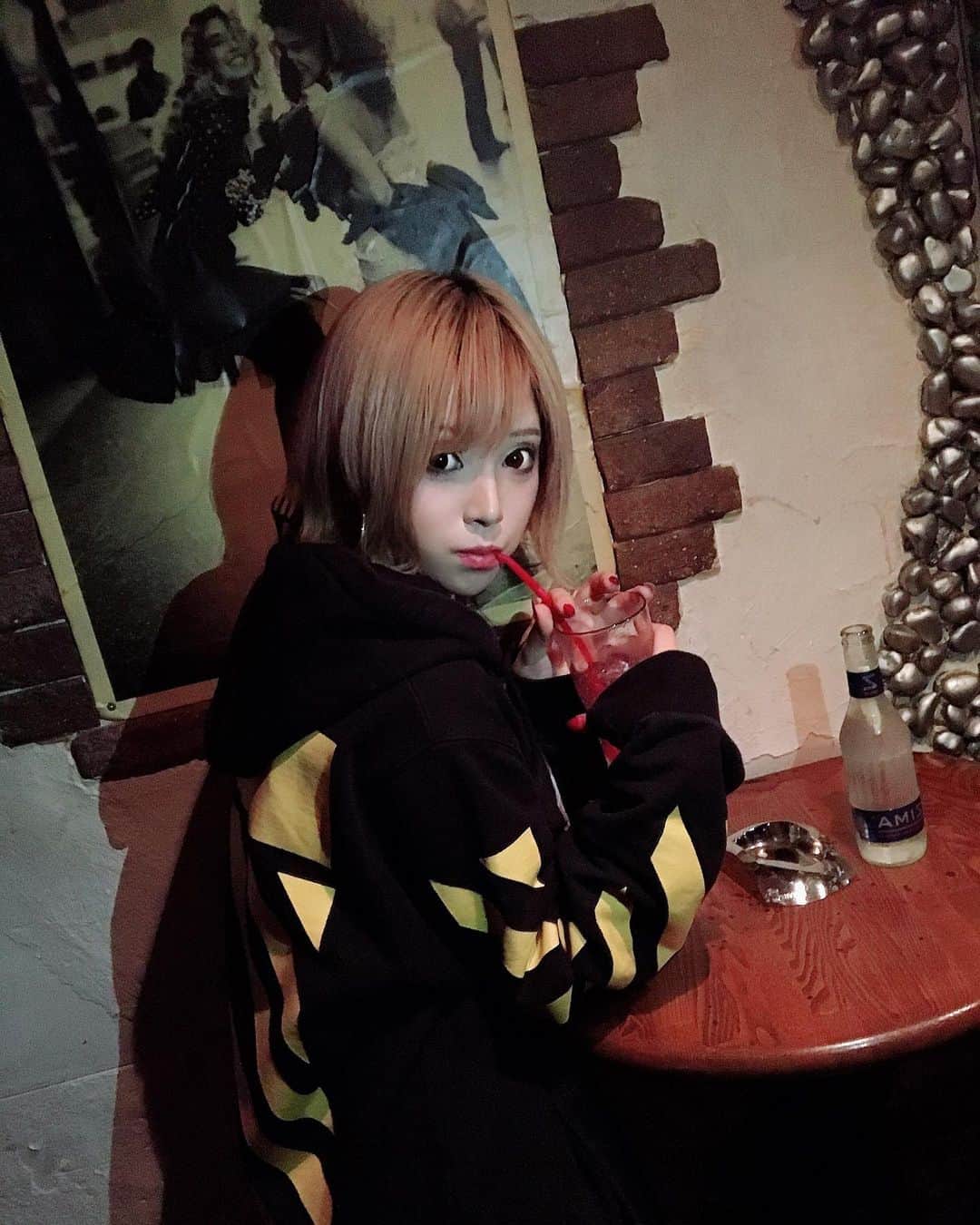 侑季美怜のインスタグラム：「ん、呼んだ？ ・ ・ ・ #東京 #tokyo #六本木 #roppongi #l4l #f4f #instagram #instagood #instalike  #party #美脚 #谷間 #セクシー #かわいい #韓国ハーフ #韓国 #キャバ嬢 #モデル #팔로우 #港区女子 #ギャル #おっぱい #ブランド #off-white」