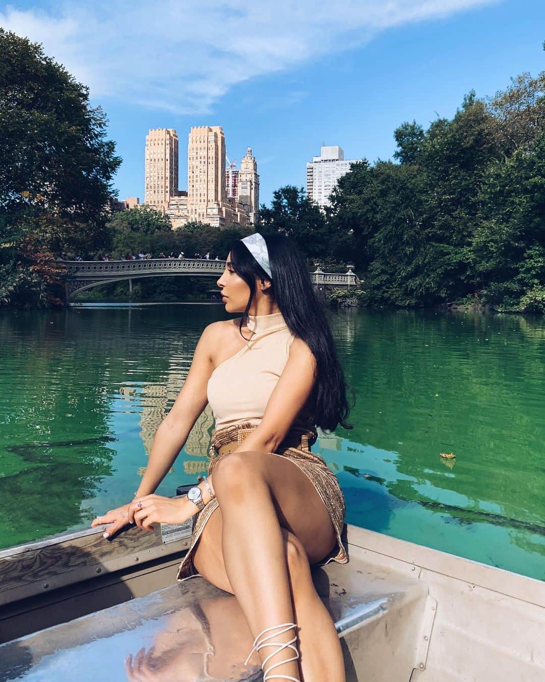 sananasのインスタグラム：「Central Park 🌳Quand @clinique privatise le lac tu es obligée de te prendre pour Blair Waldorf 🤷🏻‍♀️pendant quelques minutes ... ahah ! C’est tellement joli ! . #NewYork #CentralPark」