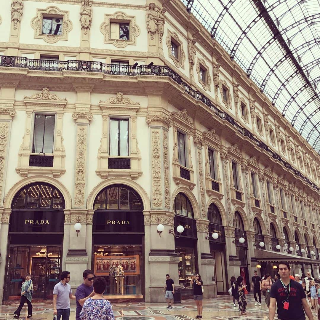 桃川祐子さんのインスタグラム写真 - (桃川祐子Instagram)「. . . #イタリア #🇮🇹🇮🇹🇮🇹 #ミラノ #ガレリア #ドォーモ #イタリア旅行 #ヨーロッパ #ヨーロッパ旅行 #ファッションの街 #オシャレさんがいっぱい」9月16日 23時49分 - momokawa_yuko