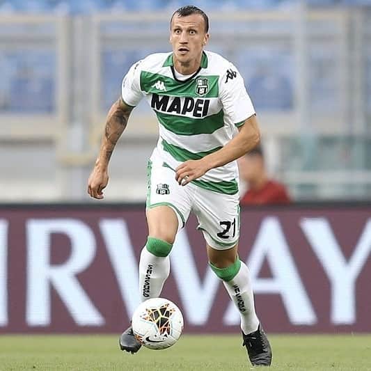 ヴラド・キリケシュのインスタグラム：「Non è stato il risultato che speravo per il mio esordio con il @sassuolocalcio , ma è stato molto bello indossare questi colori per la prima volta 🖤💚Carico per i prossimi impegni 💪#ForzaSasol #squadra #insieme」