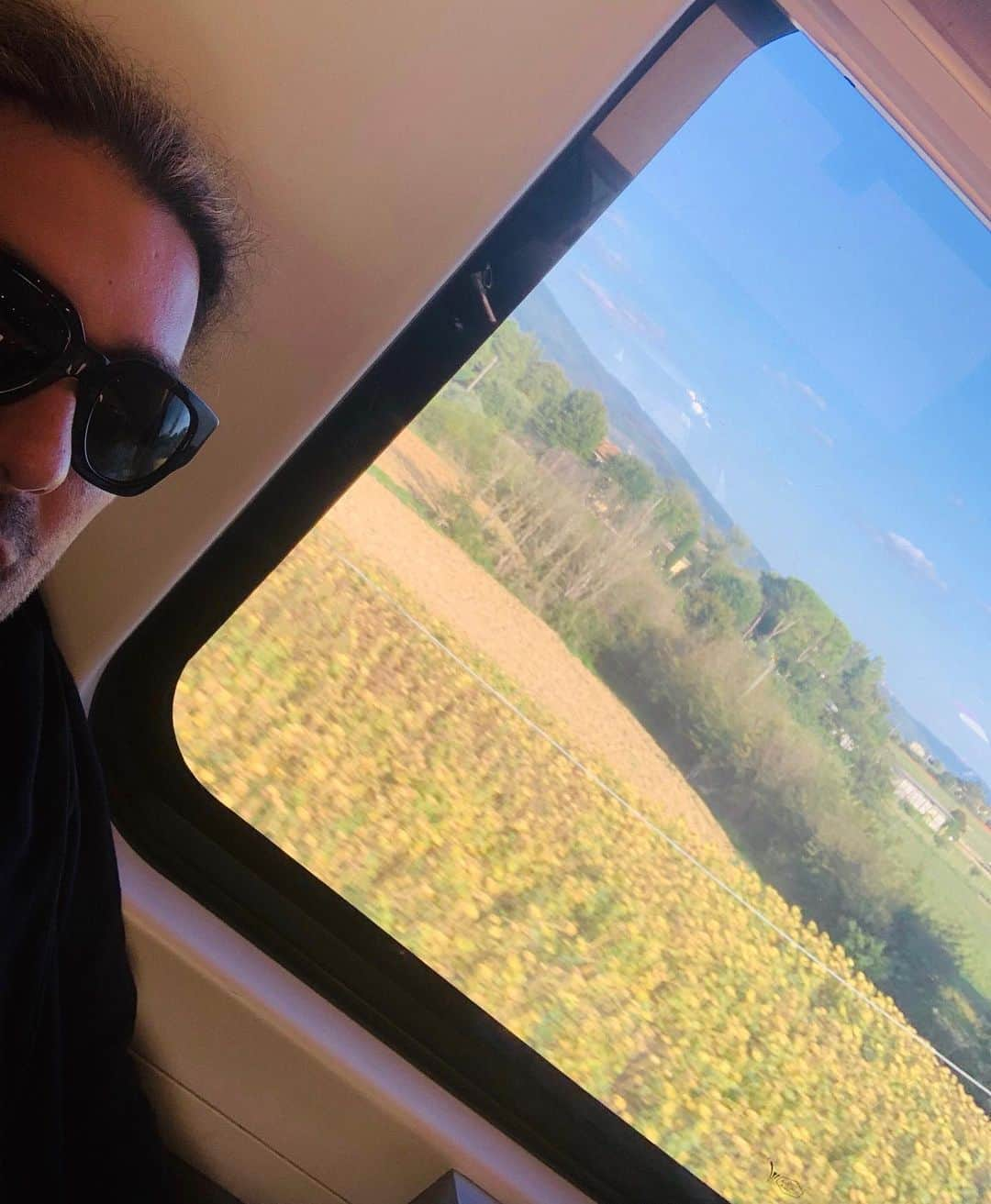 デイヴィッド・ギャレットさんのインスタグラム写真 - (デイヴィッド・ギャレットInstagram)「On the way to Caserta... #italy #touring #davidgarrett #unlimited #caserta」9月17日 0時12分 - davidgarrettinsta