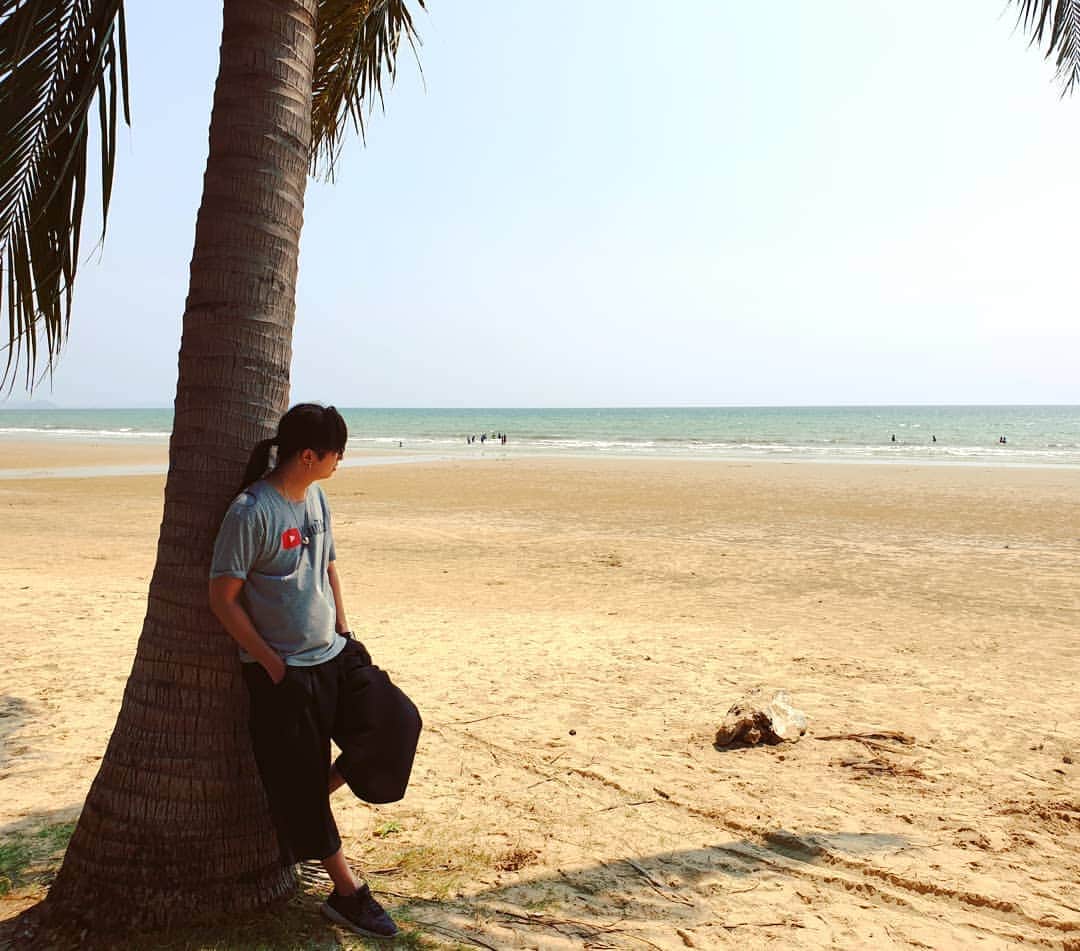 桿子 Drumstickさんのインスタグラム写真 - (桿子 DrumstickInstagram)「大概從高中後就很少去海灘了 在海外體驗陽光空氣水真的是機會難得 身材練好一點再來玩吧  #malaysia #sabah #travel #沙巴 #vacation  #kotakinabalu #beach #海灘」9月17日 0時20分 - drumsticktw