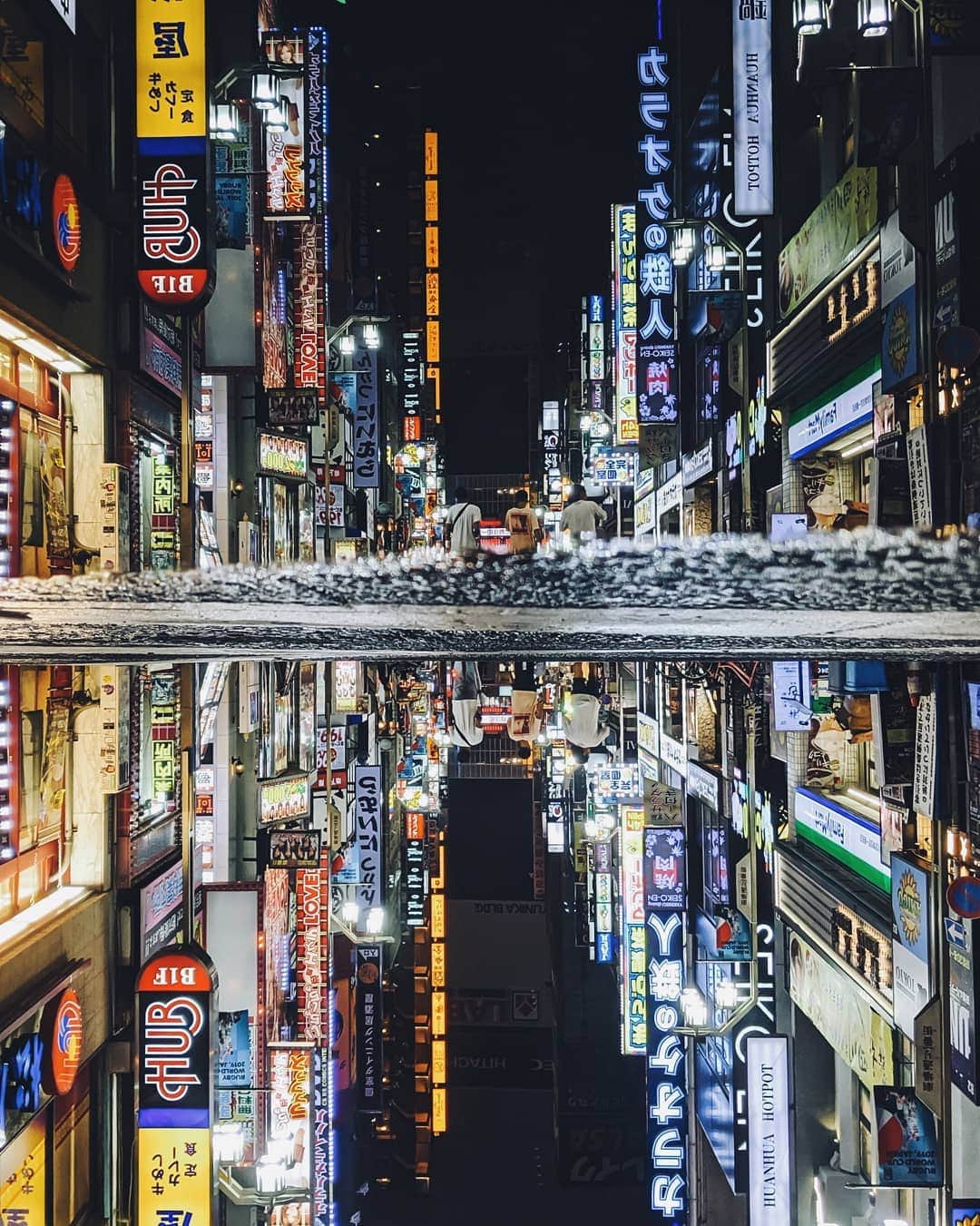 福田洋昭のインスタグラム：「On that upside down Pixel game 📸 #TeamPixel #GooglePixel #Pixelで撮影 #Kabukicho」