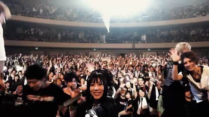 のインスタグラム：「和楽器バンド全国ツアー、仙台のみんなありがとー！最後は頭上のショットになっていたけどこれもまたライブ感。 #wagakkiband #和楽器バンド #react新章 #全国ツアー #仙台 #yukosuzuhana #鈴華ゆう子」