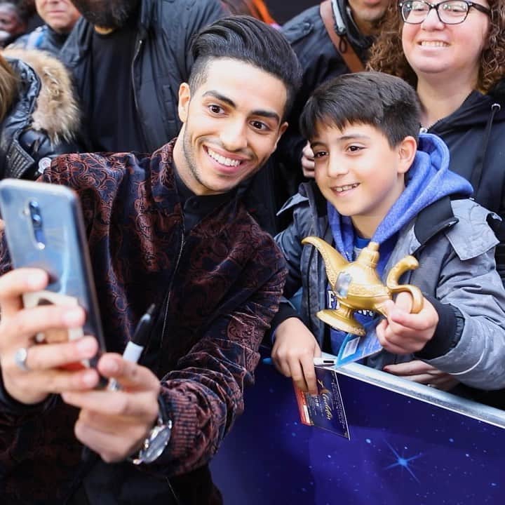 メナ・マスードのインスタグラム：「As an Egyptian-Canadian growing up I never really saw people who looked like me on the big screen. Everywhere I turned I was being told that what I loved was just a hobby, just a dream, nothing I could actually achieve. Today more than ever I understand the importance of representation and the impact of telling stories that portray the truth. And the truth is diversity. We all deserve to be given an equal chance. We all deserve to see ourselves on screen. The @edafoundation is here to support & aid ALL diverse artists in achieving their dreams. We may not be able to control how we are treated by those around us but we can certainly stand together & support those who face the same challenges as us. United we are stronger. United we can strive for equality. For more information or to donate now, link in bio!」