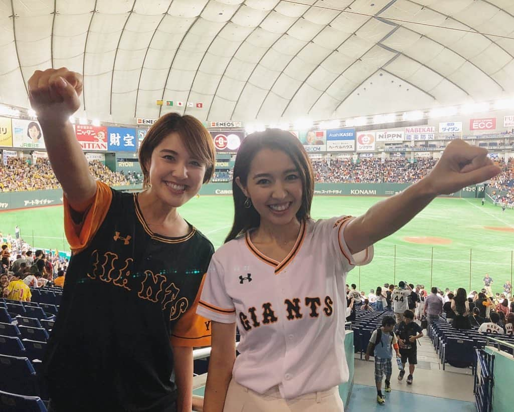 佐藤由季さんのインスタグラム写真 - (佐藤由季Instagram)「やっぱり・・・ 来ちゃった🧡🧡🧡 今日の番組や写真を見れば分かるはず🤣 多くは語りません（笑） ジャイアンツが好き！ プレポスが好き！ 東京ドームが好き！ 雄叫びが好き！笑 ひとまず、レギュラーシーズン ありがとうございました⚾️ またCSで会いましょーーう👋 #giantsPP  #プレポスファミリー  #村田真一 さん #阿出川浩之 さん #阿部智帆 さん #佐藤由季  #リポーター担当日ではありません （笑） #プライベート  #原監督とグータッチの人 （笑） #日テレジータス  #あれ慎之助 さん #ヴィーナス  #ジャイアンツ愛  #プレポス愛  #東京ドーム  #念願の  #Wリポーター雄叫び （笑） #レギュラーシーズン  #ありがとうございました  #またCSで会いましょう  #ジャイアンツ  #リーグ優勝 まで、あと・・・ #マジック4」9月17日 0時37分 - yukisato0710