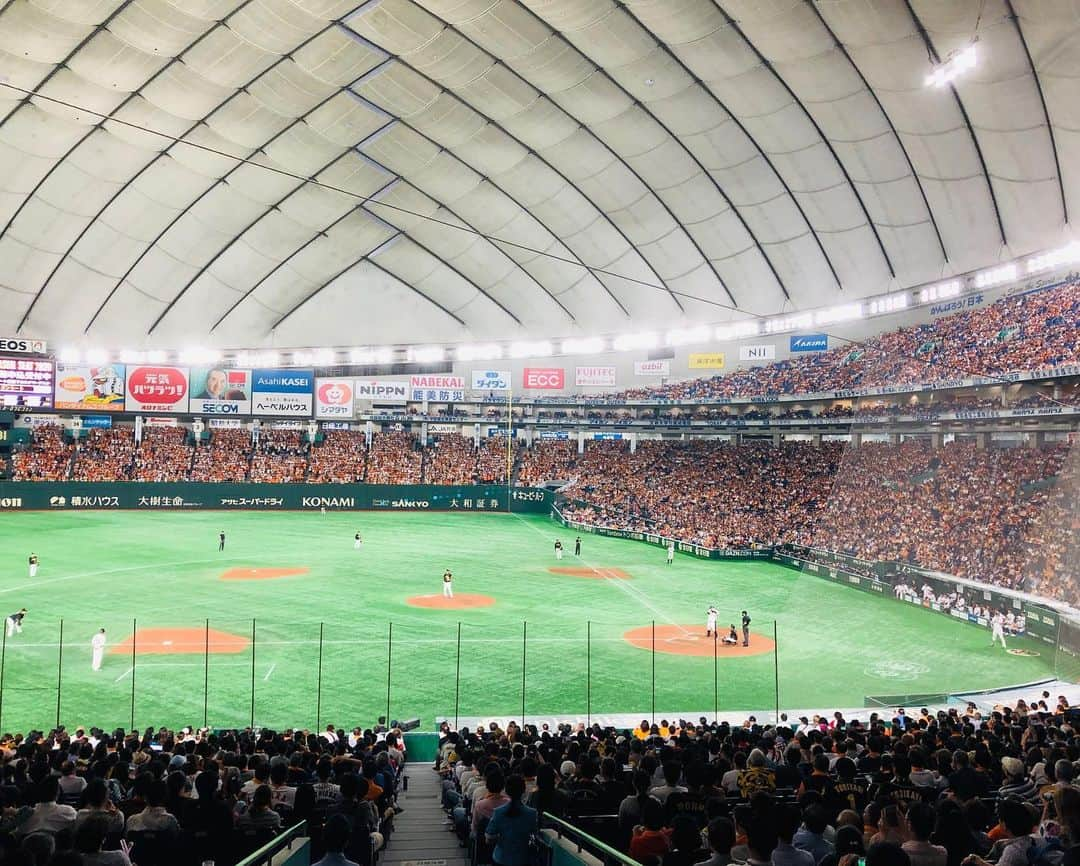 佐藤由季さんのインスタグラム写真 - (佐藤由季Instagram)「やっぱり・・・ 来ちゃった🧡🧡🧡 今日の番組や写真を見れば分かるはず🤣 多くは語りません（笑） ジャイアンツが好き！ プレポスが好き！ 東京ドームが好き！ 雄叫びが好き！笑 ひとまず、レギュラーシーズン ありがとうございました⚾️ またCSで会いましょーーう👋 #giantsPP  #プレポスファミリー  #村田真一 さん #阿出川浩之 さん #阿部智帆 さん #佐藤由季  #リポーター担当日ではありません （笑） #プライベート  #原監督とグータッチの人 （笑） #日テレジータス  #あれ慎之助 さん #ヴィーナス  #ジャイアンツ愛  #プレポス愛  #東京ドーム  #念願の  #Wリポーター雄叫び （笑） #レギュラーシーズン  #ありがとうございました  #またCSで会いましょう  #ジャイアンツ  #リーグ優勝 まで、あと・・・ #マジック4」9月17日 0時37分 - yukisato0710