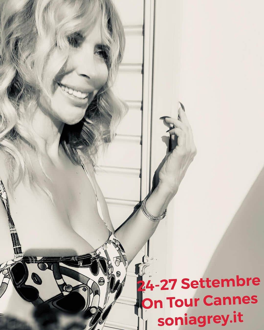 ソニア・グレイさんのインスタグラム写真 - (ソニア・グレイInstagram)「La mia arte a Cannes 🖼 A presto le nuove date😊🤗 #friendstime #happy #arte #artecontemporanea #art #paintings #operedarte #artists #cannes #smile 😃😃😃 #woman #womanartist @sonia_grey3008 www.soniagrey.it」9月17日 0時44分 - sonia_grey3008