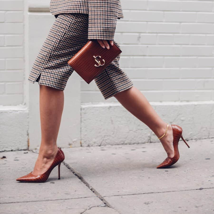 Jimmy Chooさんのインスタグラム写真 - (Jimmy ChooInstagram)「Spotted at #NYFW: @handinfire pairs our VARENNE clutch with our LOVE heels for a sophisticated result #JCCollection」9月17日 1時00分 - jimmychoo