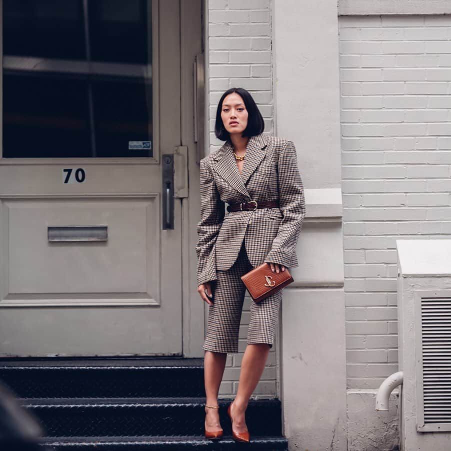 Jimmy Chooさんのインスタグラム写真 - (Jimmy ChooInstagram)「Spotted at #NYFW: @handinfire pairs our VARENNE clutch with our LOVE heels for a sophisticated result #JCCollection」9月17日 1時00分 - jimmychoo