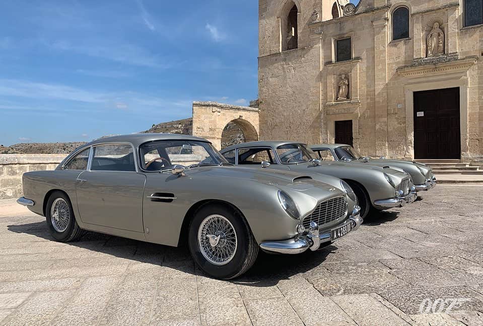 James Bond 007さんのインスタグラム写真 - (James Bond 007Instagram)「The #DB5 is ready for its close up. Filming on #NoTimeToDie continues in Matera, Italy with 007’s iconic #AstonMartin #Bond25」9月17日 1時01分 - 007