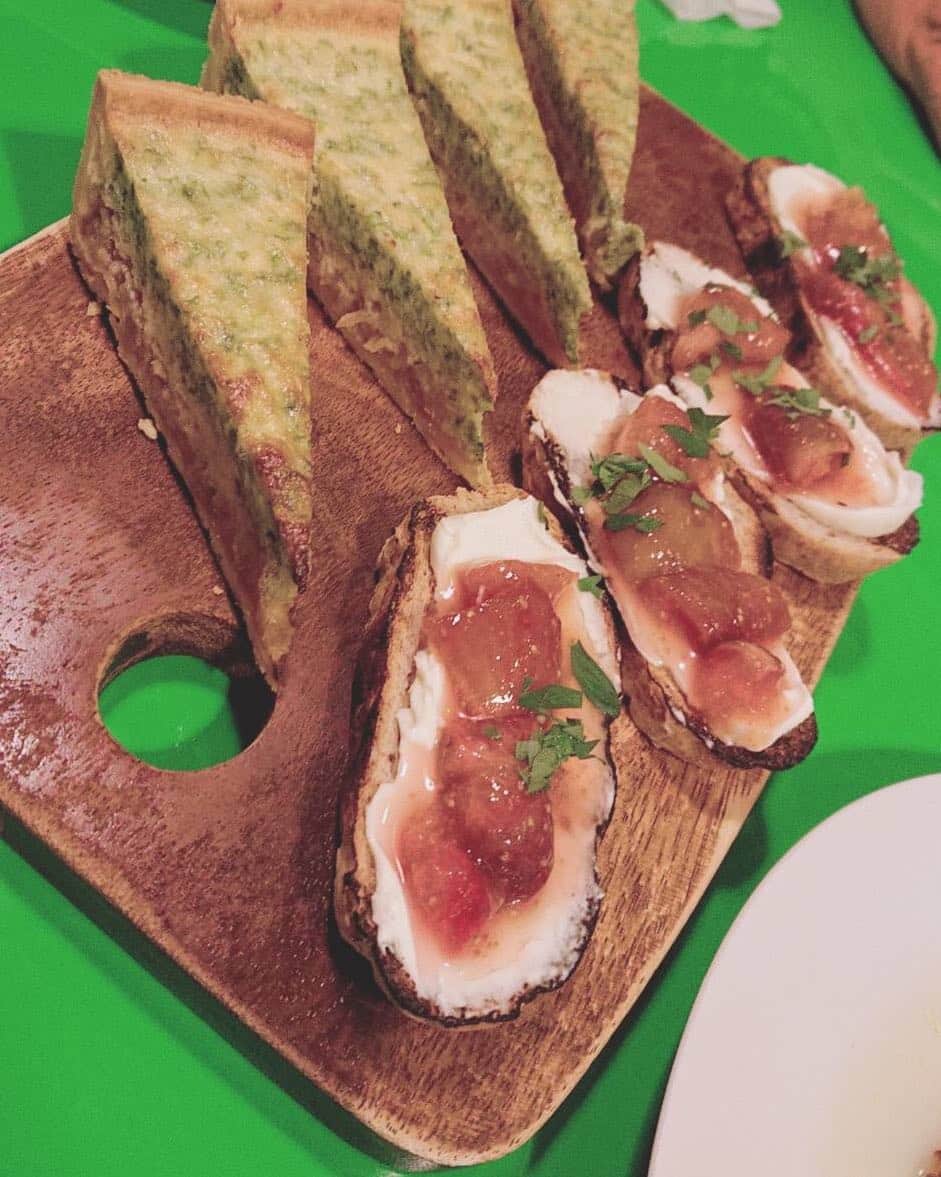 火口秀幸のインスタグラム：「キッシュと このイチジクが めちゃ美味いッ 隠れた名店 #イタリアン  #OTTO  #世田谷」