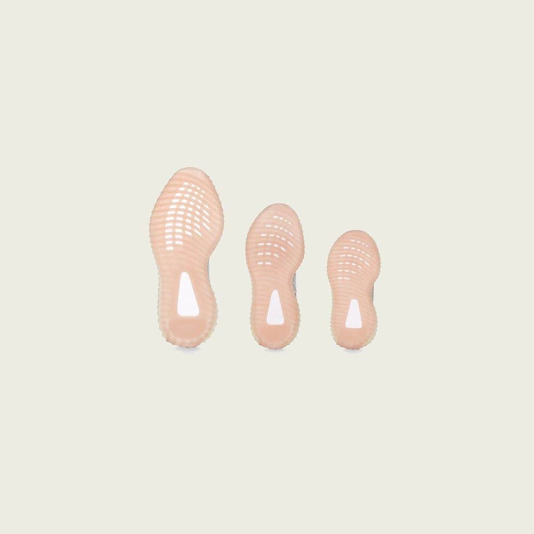 adidas Originalsさんのインスタグラム写真 - (adidas OriginalsInstagram)「YEEZY BOOST 350 V2 CITRIN. AVAILABLE GLOBALLY SEPTEMBER 23 AT ADIDAS.COM/YEEZY AND ON THE ADIDAS APP IN THE US AND EUROPE​」9月17日 1時23分 - adidasoriginals