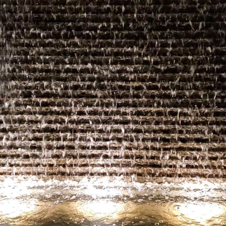 のインスタグラム：「蒸し暑い夜は、こんな水音は如何でしょうか！ #滝の音 #水の音 #水音 #瀧の音」