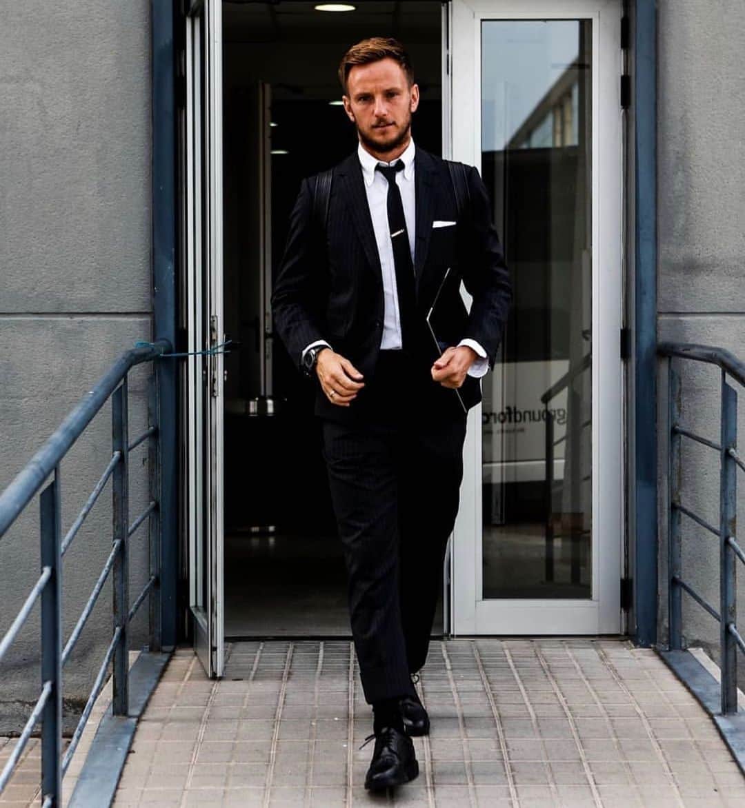 イヴァン・ラキティッチのインスタグラム：「Dortmund📍🛫 #UCL #letsmeetsomeoldfriends」