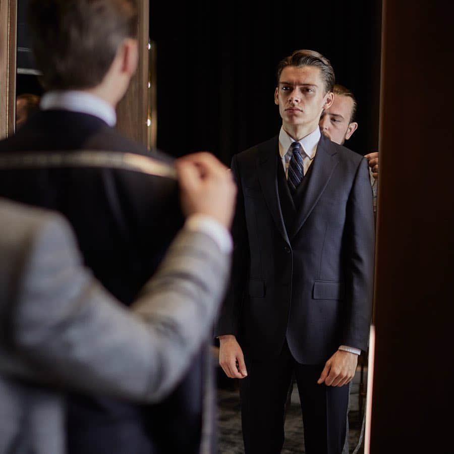 ギーブス&ホークスのインスタグラム：「Repost from @mathiaslefevre The Measurements 👔📌⁣ ⁣ Your tailor will now be taking several of your measurements including your chest, waist, seat. He will then have you put on a fitting garment that is used as a template to sculpture the suit after your body’s unique characteristics. By observing your body, he will address your build, posture and symmetry. It is for instance normal for a lot of men to have one shoulder higher than the other – for me it is my right.⁣ ⁣ What’s more exciting about this step, this is where you get to form the silhouette of the suit. I always like my jacket’s length to cover the seat and end just at knuckle of my thumb. I am very particular about my trousers; my preference is a high-rise with a wide fit and two forward pleats which creates a pleasant full drape.⁣ ⁣ - Read the full review & guide on made-to-measure 𝐋𝐢𝐧𝐤 𝐢𝐧 𝐛𝐢𝐨⁣ ⁣ #SavileRow #MadeToMeasure #Tailoring #MathiasLeFevre⁣ ⁣ Photography by @nicktydeman」