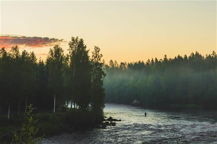 Lonely Planetのインスタグラム：「Imagine solitude. The only sounds are of the natural environment: a river, the wind in the trees, your breath, and the birds chirping to one another. Few activities besides fly fishing offer such quiet moments. Tap our bio link to hook into the best places to go fly fishing.」