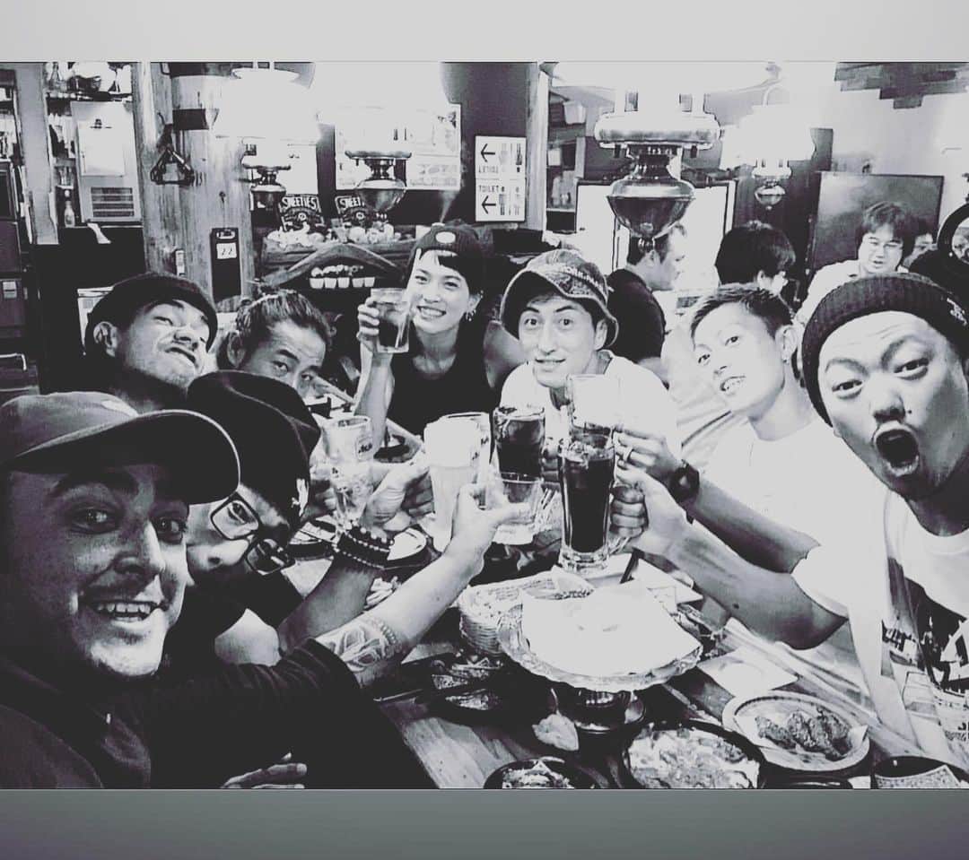 伊藤千秋さんのインスタグラム写真 - (伊藤千秋Instagram)「GOLDSTYLE&BLADINGCUP 2019無事に終わりました👏 昨年の開催はお休みだった為2年振りのGOLD STYLEとなりましたがお陰様で9回目を迎える事ができました！！！ そして来年はトエンティートエンティー(2020)はなんと！ 来年は10アニバーサルを迎えます😂 2020年GOLD STYLEは最高の祭りに仕上げて行ければと思います！  そして今回は久しぶりと言う事もあったけど、アメリカからジョンフリオ(USAレジェンドライダー)も来日したりでお祭りの櫓も大きくなり最高にエンジョイできたかと思います！ 色々なコンテストが有り様々なスタイルがあるかと思いますが今回のGOLD STYLEでは他のイベントに被らせない(G.Sならでは)のような内容を考えたく例年のスタイルから一気にスポーツと言うイメージだけでなく、より趣味としての楽しさ、ファッションとしてかっこつけれる環境、始めたてのライダー含め1人でも多くの方が参加できる内容などなど色んな事を考えてみました。 ただGOLDSTYLEは毎年皆様の協力を持ってスケーター同士が楽しめるスケーターのお祭り！そしてスケーターが作る！ GOLD STYLEが重きに考えてる主旨なんだと思います。 大会じゃないと言えば来る理由が減っちゃいそうやけどインラインカルチャーが上がっても下がっても1年に一回ふらふらと集まれる祭りを続けて行ければと思います！ 町内会のお祭りを想像して下さい！沢山の方々からお祝い頂いております。 きっかけは作ります♫ 中身は皆んなで続けて行ければと思います！ 是非来年もご参加下さい♫  皆様本当に有難う御座いました！！！！！ @jonjulio @bladingcup  @senaramp @soulvisionworks @deeport.inst @soichirokanashima @clapsstore_official @jasonreyna  #協賛 #クラップス  #セナランプ #ソールビジョン #ブレーディングカップ #ディーポート #BRPJAPAN #司#コロコロ#KOBAKEN #深澤さん#いっせい君 #平野さん#杉山さん#どうパパ #小島氏#江夏ボスタケシ」9月17日 2時14分 - chiakiito