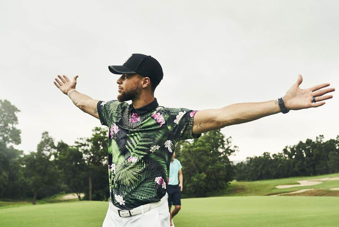 ステフィン・カリーさんのインスタグラム写真 - (ステフィン・カリーInstagram)「It's finally here! Look good, feel good, play good...MY new @underarmour golf Line is officially launched. See y'all on the links #RangeUnlimited」9月17日 2時20分 - stephencurry30