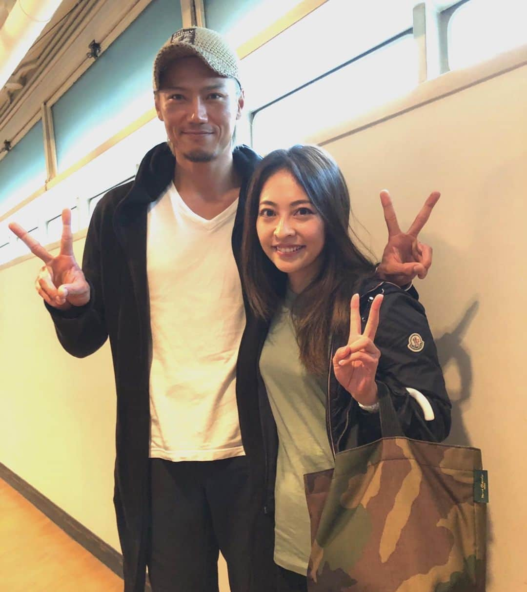 味岡ちえりさんのインスタグラム写真 - (味岡ちえりInstagram)「岩永洋昭くん出演中の音楽朗読劇「ヘブンズ・レコード～青空篇～2019」東京公演を観劇してきました✨  逞しく復興してきた人々のことや、多くの人が犠牲になったこと、支援し続けている人がたくさんいること。色々な事を考え胸が熱くなりました。 ・ ・ ・ 東京のお隣の千葉で台風の被害に遭われた方々がたくさんいらっしゃること。東京にいて、それほど影響なく生活出来てしまっていることや、観劇してることがなんだか申し訳ない気持ちになってしまったり。 でも申し訳なくなってるくらいなら、自分に出来る支援をしていけばいいんだよなって今回改めて思ったわけです。 ・ ・ ・ 自然災害に見舞われた最中でのエンターテインメントの公演などの上演については、常に賛否両論あると思います。しかし、生活に直結するわけでなくとも、音楽や演劇、ダンスやショウなど、人々を勇気づけてくれるものの大切さもあると思うのです。 日常生活においても、音楽を聴いたり、ドラマや映画、舞台を観ることで救われることってたくさんあると思うのです。 ・ ・ ・ 私は俳優として出来ること、ひとりの人間として出来ること、改めて考え行動していきたいと思います。 ・ ・ ・ こちらの音楽朗読劇は、神戸公演もあります。 是非多くの方に観ていただきたいと思います！！ ・ ・ ・ いつも会うとふざけるか、イジられてばっかなのですが、今日の岩永くんには泣かされっぱなしでしたー😭‼️‼️ ・ ・ ・ #味岡ちえり #観劇 #音楽 #朗読劇 #ヘブンズレコード #2019 #有楽町よみうりホール #岩永洋昭 #ジースタープロ #gstarpro」9月17日 2時22分 - chieri0103