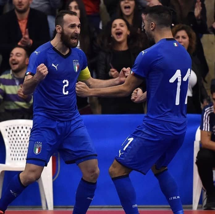 サッカーイタリア代表さんのインスタグラム写真 - (サッカーイタリア代表Instagram)「#Futsal 🇮🇹 A #Padova e Maser le due amichevoli con la #Croazia 🇭🇷: i convocati del Ct Alessio #Musti.  L'articolo 👉🏻 www.figc.it  Quattro ritorni per il ritorno in Veneto della #Nazionale: ritrovano l'azzurro Canal, Fusari e Pulvirenti, mentre il più giovane è Lo Cicero (2000). #VivoAzzurro」9月17日 2時30分 - azzurri