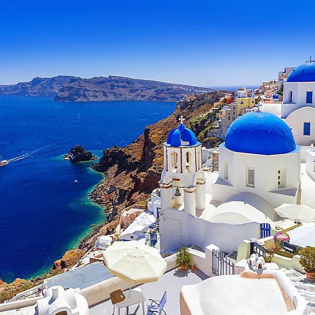 オリビア・タイのインスタグラム：「☀️ Santorini  Giveaway ☀️⠀⠀⠀⠀⠀⠀⠀⠀⠀ ⠀⠀⠀⠀⠀⠀⠀⠀⠀ ⠀⠀⠀⠀⠀⠀⠀⠀⠀ 🎁 I’ve teamed up with some of my favorite accounts to giveaway: ⠀⠀⠀⠀⠀⠀⠀⠀⠀ ⠀⠀⠀⠀⠀⠀⠀⠀⠀ ☀️☀️☀️ A dream trip to Santorini ! 5 nights stay for (2) in " Volcano View Hotel Santorini"  airfares included + $1000 travel budget.☀️☀️☀️ The giveaway is open worldwide and can be applied by anyone. ⠀ ⠀⠀⠀ ***************************** ⠀⠀⠀⠀⠀⠀⠀⠀⠀ ⠀⠀⠀⠀⠀⠀⠀⠀⠀ To enter, follow these steps:  1/ FOLLOW ALL ACCOUNTS that @travelluxgetaways is FOLLOWING including their account, we will check. ⠀⠀⠀⠀⠀⠀⠀⠀⠀ 2/ LIKE this post. ⠀⠀⠀⠀⠀⠀⠀⠀⠀ 3/ TAG a friend-multiplie entries allowed. 1 person per comment. ⠀⠀⠀⠀⠀⠀⠀⠀⠀ ⠀⠀⠀⠀⠀⠀⠀⠀⠀ Good luck 🍀 ⠀⠀⠀⠀⠀⠀⠀⠀⠀ *************************** ⠀⠀⠀⠀⠀⠀⠀⠀⠀ ⠀⠀⠀⠀⠀⠀⠀⠀⠀ Terms and conditions:  The giveaway closes on September 21th, the winner will be randomly drawn within 48 hours and announced on @travelluxgetaways . To be eligible to win, you must be following all the accounts. - *You must be 13 years + to enter and release Instagram and all brands and participents of all responsibility, and agree to Instagram terms of use. - *Disclaimer: the prize is valid for one year from the beginning of giveaway.  Blackout dates based on hotel’s availability. *For the cash prize, winner must have a Paypal account to collect cash prize. *This giveaway is not sponsored, administred or associated with Instagram Inc, Paypal, Amazon or with the hotel. *By entering, you agree to release all participants of any potential liability. *Hotel prize cannot exchanged for cash. ⠀⠀⠀⠀⠀⠀⠀⠀⠀ *Winner is responsible for all others costs associated with their trip. *No purchase necessary.*VOID prohibited by law.」