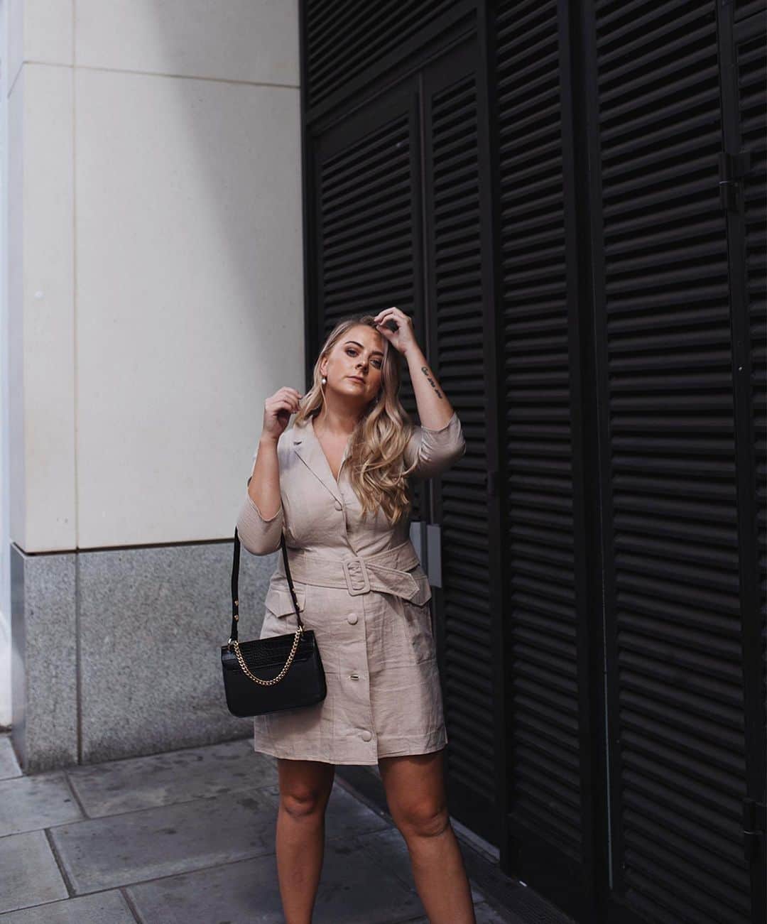 アクセサライズのインスタグラム：「TREND ICONS: Monochrome. 🖤 @staceylouisewhite edits #Accessorize AW19. - Take the sophisticated route to this-season styling with our Rachel bag. This faux-leather design features a magnetic flap with a mock-croc texture, complete with a chunky chain detail for added glamour.  #Accessorize #Accessorizer #AcczTrendIcons」