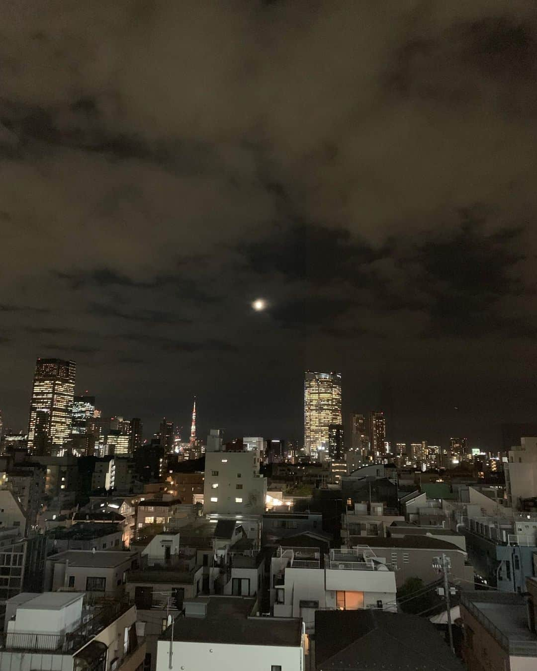 サイモン さんのインスタグラム写真 - (サイモン Instagram)「🌕」9月17日 2時59分 - simonjakops