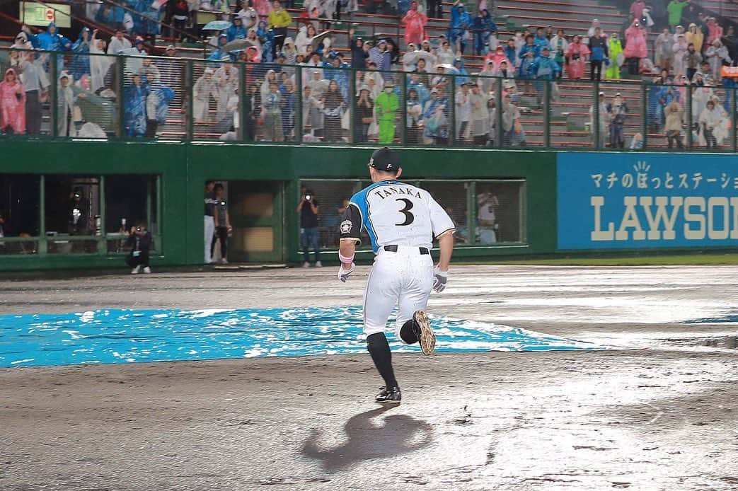 杉谷拳士さんのインスタグラム写真 - (杉谷拳士Instagram)「賢介さんのfinal gameまであと10日 感謝の気持ちを込めて… thank you旭川🏟  #北海道日本ハムファイターズ #田中賢介」9月17日 13時56分 - kenshi.02