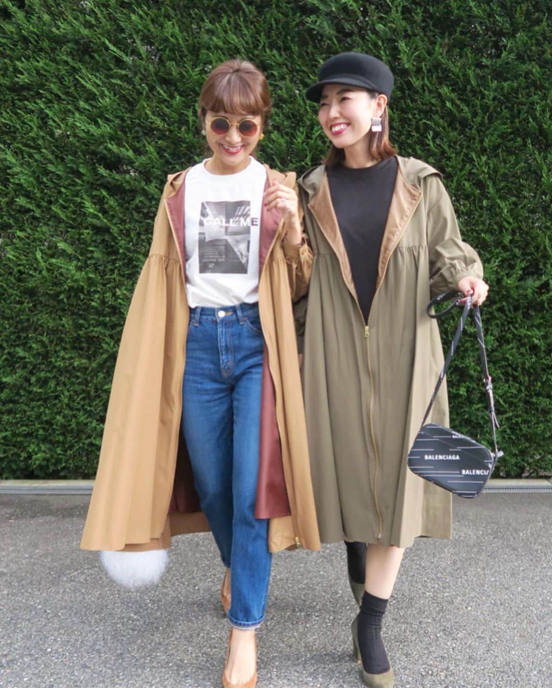 のインスタグラム：「大人カジュアルな薄手のフードコートが完成！お袖のボリュームやスタイルアップして見える絶妙な丈感、そして1番のお気に入りが裏地のカラー！細部まで拘りを詰め込んだアウターです♡私自身すごく自信作だと自画自賛＼(^o^)／トレンチコートに飽きた方にこの秋絶対着てもらいたい、そんな一枚です♡ #wakkinstyle#ootd#coordinate outer:#linkable @linkable_official(19日発売予定) tops:#linkable @linkable_official(来月発売予定) denim:#stunninglure  bag:#linkable @linkable_official  shoes:#manoloblahnik  sunglasses:#oliverqeoples ×#therow」