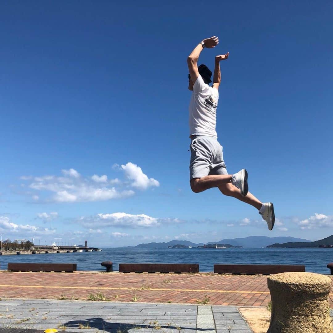 増崎孝司さんのインスタグラム写真 - (増崎孝司Instagram)「移動日からーの高松公演、はしゃいじゃいました(笑) 天気良くて気持ち良かったなー #倉木麻衣 #高松 #ジャンプ」9月17日 12時27分 - takashimasuzaki
