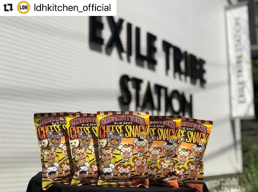 居酒屋えぐざいるPARKさんのインスタグラム写真 - (居酒屋えぐざいるPARKInstagram)「@ldhkitchen_official . 『出張居酒屋えぐざいるin EXILE TRIBE STATION TOKYO』開催中‼️🎉🎉 . 三代目 J SOUL BROTHERS LIVE TOUR 2019 ”RAISE THE FLAG” GENERATIONS LIVE TOUR 2019 “少年クロニクル“で大好評の出張居酒屋えぐざいるのOKASHIコーナー、ENNICHIコーナーが、中目黒のEXILE TRIBE STATION TOKYO内POP UP スペースにて期間限定で展開中💫💫 . ◆OKASHIコーナーからのご紹介🙌◆ 本日は、、、 【⭐️GENE CHEESE SNACK ⭐️】 ネズミ🐭の被り物をしたメンバーのキャラクターがとーってもかわいいパッケージのチップス🥰 味はみんなが大好きなチーズ味🧀で、パクパク食べれちゃう😋‼️ . ぜひ、お召し上がりください☺️ . 出張居酒屋えぐざいるでパワー補給💪をして、“RAISE THE FLAG”で、最高に盛り上がりましょう☝️✨ . 【OKASHI メニュー】 RAISE THE FLAG KITCHENでの商品一部のみ販売 少年クロニクル KITCHENでの商品一部のみ販売 . 【ENNICHI コーナー】 ★J.S.B.Ⅲくじ ★GENEくじ . 【営業時間】 9月14日(土)～9月29日(日) 12:00 ～20:00 . 【場所】 EXILE TRIBE STATION TOKYO内 POP UPスペース . 【整理券について】 入店整理券配布に関して 9月14日(土)の営業より、11:00に抽選にて入店整理券を配布させて頂きます。 ■抽選対象時間：午前11時00分～午前11時10分までにお集まりのお客様 ■集合場所：山手通り ※EXILE TRIBE STATIONのグッズ・物販整理券とは別となります。 ※整理券に入店時間の記載はございません。 OPEN前に番号順に並んでお待ち頂きますので予めご了承下さい。 ※午前11時以前はお並びいただけません。 ※午前11時11分～12時にお越しになったお客様へは抽選対象者以降の整理券を来店された方から番号順に通常配布致します。 12時以降にお越し頂いたお客様には列の最後尾にお並び頂きます。 ※抽選時はスタッフの誘導指示に従って下さい。 ※深夜、早朝からの場所取り等の行為は近隣へのご迷惑になりますのでご遠慮下さい。 . 【注意事項】 ●景品には数に限りがございますので、無くなる場合がございます。 ●混雑時は、ゲームの回数を制限させていただきます。 ●荒天等の場合、営業を中断、中止する場合がございます。 ●営業時間は、混雑状況や天候等により、予告無く変更する場合がございます。 ●熱中症対策を十分に準備し、お越し下さいませ。お待ち頂くことが長くなる場合がございます。 ●東京ドーム場外での出張居酒屋えぐざいるブースの展開はございません。 . ※上記の注意事項、予めご了承ください。 . . #RAISETHEFLAG #RTF #少年クロニクル #三代目JSOULBROTHERS #GENERATIONS #出張居酒屋えぐざいる #LDHkitchen #EXILETRIBESTATIONTOKYO #ETS #トラステ #わくわくが止まらない #GENECHEESESNACK」9月17日 12時34分 - izakaya_exile