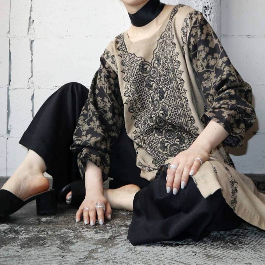 のインスタグラム：「Vintage Embroidery Dress  #orfeo #kichijoji #tokyo #vintage #used #fashion #coordinate #outfit #オルフェオ #吉祥寺 #東京 #古着 #古着屋 #ヴィンテージ #ユーズド #ファッション #コーディネート  掲載商品のお問い合わせはメールにて承っております。コメント、DMでのお問い合わせは受け付けておりませんのでご了承ください。」