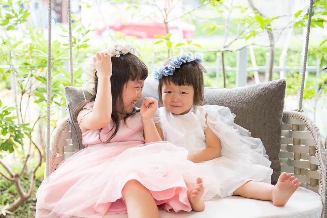 kyokkyのインスタグラム：「早速🕊 スモールボックスの撮影会へ そしたら覚えててくれてて感激〜🥰当時のアシスタントの子も赤ちゃん産んだんですよ〜って聞いててアリオでバッタリ会えたし嬉しかったぁ💕 はなちゃんがお腹にいた頃も何度か撮ってもらったしミオリンが大きくなったとビックリしてた笑💕 ありがとうございました😊💕また行きます❣️新しいカメラが欲しい💥📸💥 #kissmamaになろう 第2弾の応募だって💕 当たりたい📸」