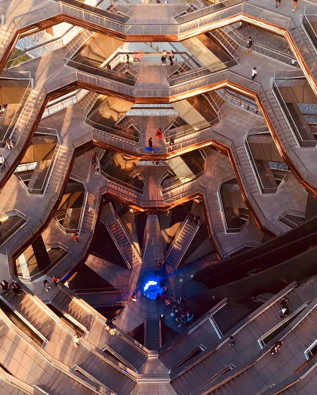 yuiさんのインスタグラム写真 - (yuiInstagram)「. . NYてカッコイイ🥺🗽🇺🇸😭💕 . . 総工費 $150 million 😵 . .Thomas Heatherwickさんのデザインで建設された体験型のパブリックアート🖼🖼🗽 .. . #yuitrip✈️ #ゆい旅#yuiinNY#theveseel#Vessel」9月17日 12時54分 - yuiram