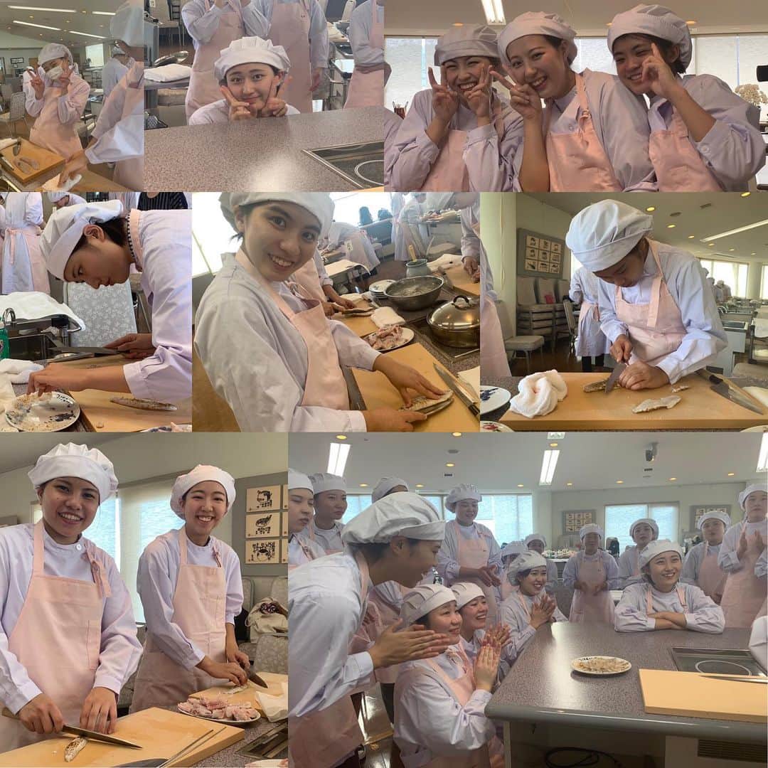 福岡女子短期大学さんのインスタグラム写真 - (福岡女子短期大学Instagram)「@健康栄養学科 みなさん、こんにちは。福岡女子短期大学です。9月10日（火）・11日（水）の2日間、健康栄養学科では山口県にて「学科特別研修」を実施しました。自分で作る「ふく料理」とても美味しかったようです。 . #福岡女子短期大学 #健康栄養学科 #福岡女子短期大学健康栄養学科 #学科研修 #学科特別研修 #フグ #河豚 #フグ料理 #ふく料理 #調理体験 #和食 #日本料理 #調理実習 #山口 #山口県 #下関 #下関市 #調理体験 #体験実習 #栄養士 #栄養教諭 #フードスペシャリスト #健康管理士 #栄養学 #栄養士の卵 #栄養士さんと繋がりたい #フグ #料理上手になりたい . ========[ 資料請求 ]======== ． 新しい福岡女子短期大学の資料請求（2020大学案内📕）を無料送付中です。本学ホームページ📲からお気軽に申し込みください🌟 . 西鉄福岡（天神）駅🚋北口改札前・地下鉄🚃天神駅に設置されている資料ボックスに本学も参画しております。『2020大学案内📕』につきましてはこちらでも配布しております🖌 . 子ども学科/健康栄養学科 音楽科/文化教養学科 ． 福岡女子短期大学 住所：‪‪‪福岡県太宰府市五条四丁目16番1号‬‬‬ tel：‪‪‪092-922-4034‬‬‬（代表） . =======================」9月17日 13時04分 - fukuoka_wjc